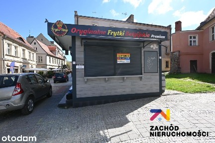 Kiosk w centrum z wyposażeniem gastronomicznym