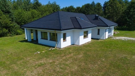 Nowoczesny dom parterowy w podwyższonym standardzie deweloperskim