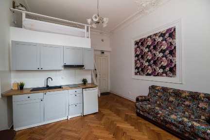 Eklektyczna kawalerka z antresolą w centrum miasta tuż obok Parku Andersa i Galerii Kaskady!