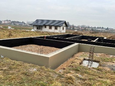dom z rozpoczęta budową obręb 0017 Kaliska