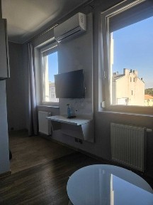 Kawalerka 33m2 z oddzielną sypialnią i klimatyzacją WYNAJMĘ