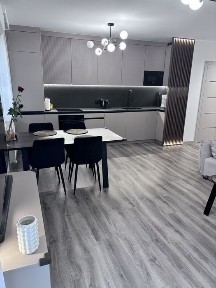 Pierwszy najem : Dom 130m2, 4 sypialnie i salon z aneksem i garaż