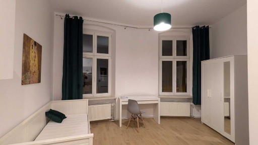 Duża Kawalerka w ścisłym centrum (UA/PL/EN)