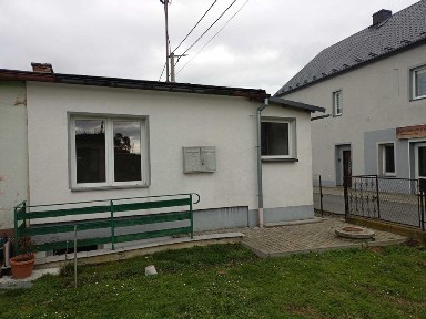 Dom z garażem i ogródkiem