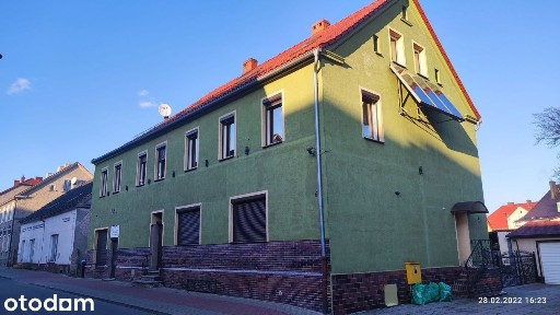 Dom z lokalami usługowymi