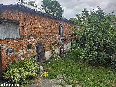 Dom z zabudowaniami gospodarczymi