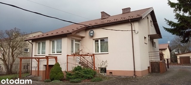 Dwa wolnostojące domy z garażami oraz piwnicą