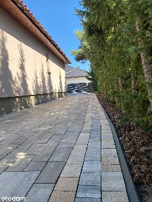 Dom jednorodzinny z wolnostojącym garażem i pięknym ogrodem