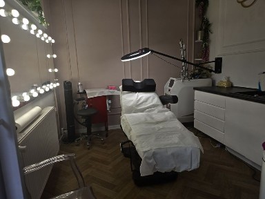Podnajmę stanowisko fryzjerskie i kosmetyczne SOSNOWIEC