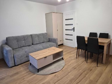 Do wynajęcia komfortowe, świeżo wyremontowane mieszkanie o powierzchni 48 m², położone na drugim piętrze na osiedlu Michałów w Radomiu