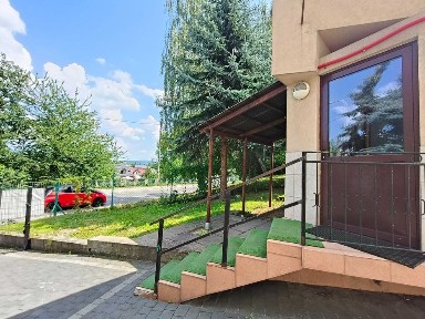 Do wynajęcia lokal handlowo - usługowy obok Rynku Maślanego