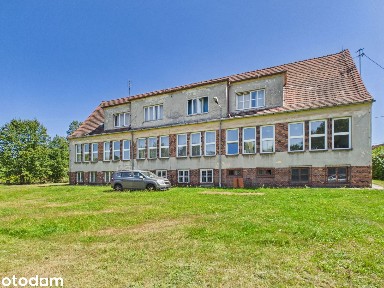 Stara pruska szkoła w Parzycach + 1,5 ha działki