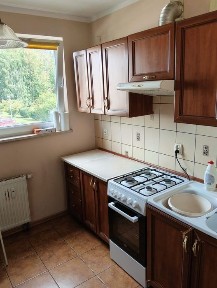 Wynajmę mieszkanie 1 piętro 2-pok oddzielne 41m2 ul.kartograficzna umeblowane 2500zl (plus opaty) z prywatnym miejscem parkingowym-prywatne