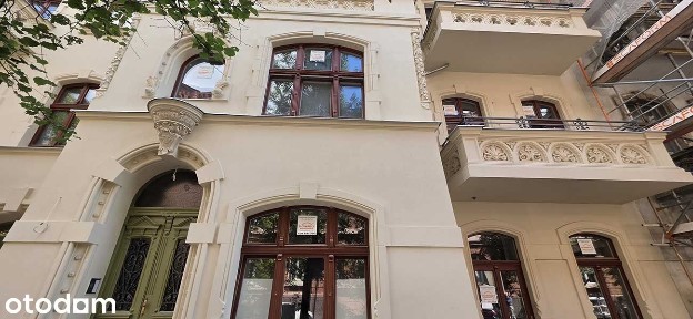 Atrakcyjny lokal na kancelarię, biuro, od frontu budynku, 1/5, balkon!