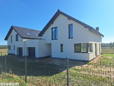 Dwa nowoczesne domy jednorodzinne na działce blisko 2039 m²