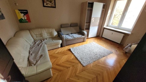 Przytulna i ciepła kawalerka w zielonym zakątku