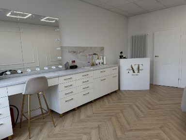 Wynajmę stanowisko w salonie beauty