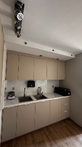 Wynajmę pomieszczenie w salonie kosmetycznym (najchetniej pod przedłużanie rzęs, makijaz, fryzury)