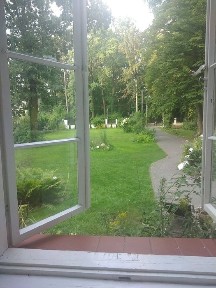 Wynajmę górę domu do odświeżenia pokoje we własnym zakresie 75m2 lub 90 M2.Lokacja filmowa.Najlepiej biuro rachunkowe itp.Ewentualnie do mieszkania