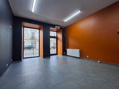 Lokal handlowy, Witryna, Limanowskiego, Ruchliwe miejsce, 2 pomieszczenia 39m2.