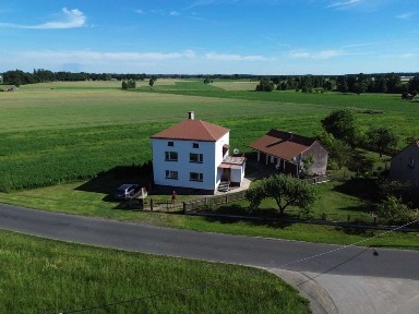 Dom z budynkiem gospodarczym i dużą działką 1985 m²