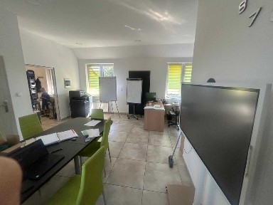 pomieszczenia biurowe o łącznej powierzchni 60m2