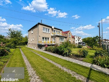 Dom Wolnostojący Z Ładną Działką I Garażem