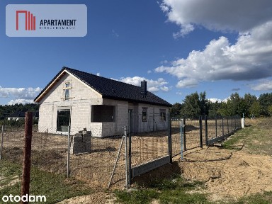 Dom parterowy w stanie surowym zamkniętym.