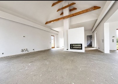 Nowoczesny Dom 200m² z Prywatnym Stawem