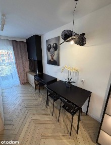 Nowoczesna kawalerka z przeszklonym balkonem
