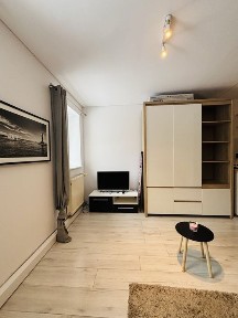 Wsyztko w cenie Ladna kawalerka, niska kaucja, zwykla umowa