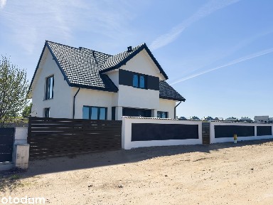 Przestronny dom wolnostojący - osiedle Młynowo w Konarzycach