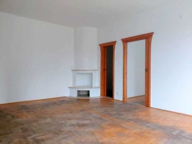 Na sprzedaż przestronne mieszkanie o powierzchni 75,19 m2, położone w Dolaszewie, zaledwie kilka kilometrów od Piły.