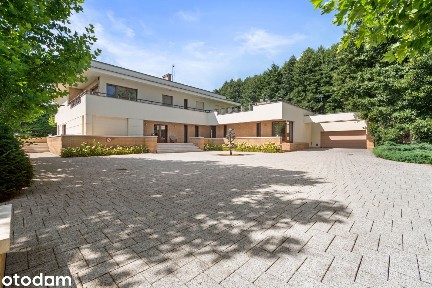 Prywatna rezydencja przy lesie w Chybach