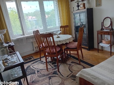 Klimatyczne czteropokojowe mieszkanie do remontu z garażem