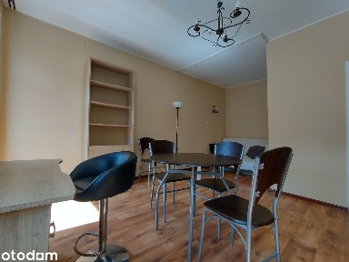 Rejon Placu Hallera/ mieszkanie w bloku z balkonem