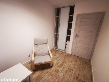 Dwa samodzielne pokoje z osobną kuchnią oraz garażem w cenie.