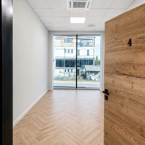 Biuro do wynajęcia o powierzchni 16m2 z klimatyzacją, parkingiem, Internetem światłowodowym