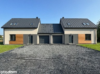 Nowy dom z garażem i pompą ciepła.