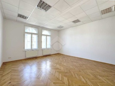 6-pokojowy lokal biurowy z balkonem - ul. Karmelicka