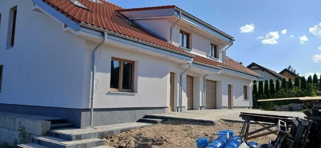 Dom na skarpie z widokiem na jezioro, w Bartągu