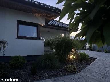 PARTEROWY DOM Z GARAŻEM DWUSTANOWISKOWYM - MIKOŁÓW CENTRUM