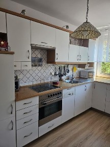 Oś. Zielone mieszkanie 2 pokoje kuchnia, łazienka duży balkon bardzo ładne, czyste.