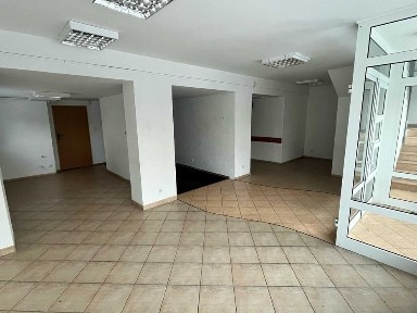 Do wynajęcia lokal usługowy na parterze 70 m² w Żukowie