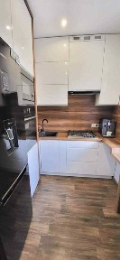 Mieszkanie klimatyzowane 48m 1 piętro z garderobą.