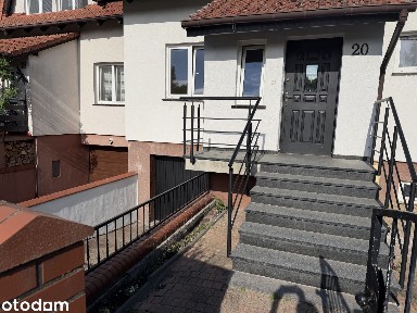 REZERWACJA - Dom szeregowy z garażem w centrum miasta