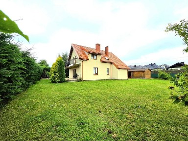DOM JEDNORODZINNY 122 m² na działce 10 arów