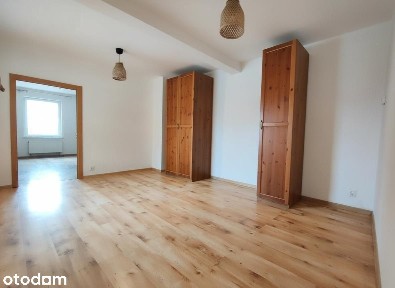 54m2, 4/4 piętro, dobra izolacja dachu, chłodno w upały, też na kredyt