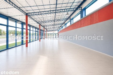 duże przeszklenia, duzy parking, lokal handlowy