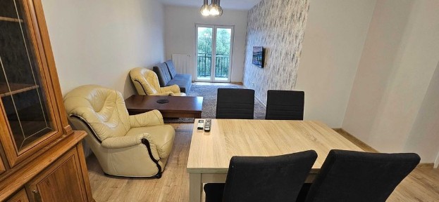 Wynajmę mieszkanie z windą w Namysłówie 54 m/2 ul. 1 Maja 7D/ umeblowane.Klimatyzacia